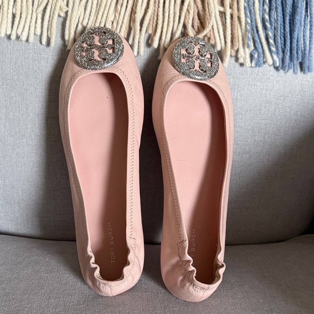 EUC Tory Burch pink ballet flats with silver crystal logo size 9